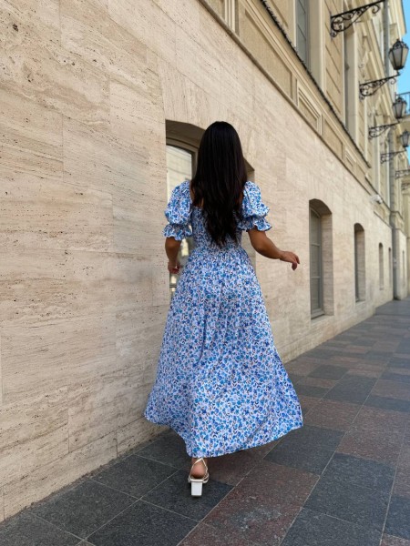 Повітряна сукня міді в квітку з відкритими плечима блакитного кольору 31908