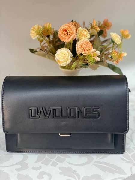 Класична жіноча сумка з еко-шкіри через плече чорного кольору 31932