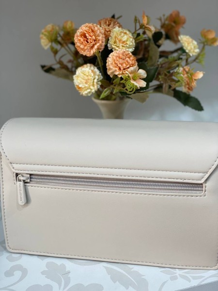 Класична жіноча сумка з еко-шкіри через плече бежевого кольору 31933