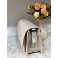 Класична жіноча сумка з еко-шкіри через плече бежевого кольору 31933