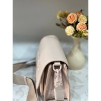 Класична жіноча сумка з еко-шкіри через плече пудрового кольору 31935