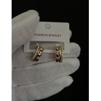 Сережки з маленькими камінчиками англійський замок золотого кольору. 31965