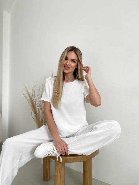 Жіночий прогулянковий костюм молочного кольору 32024