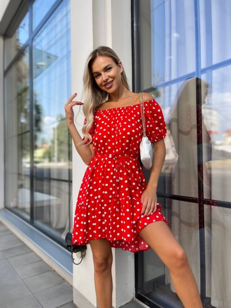 Легкое платье мини с поясом в горох красного цвета 32051