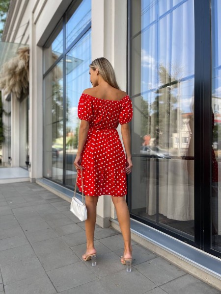 Легкое платье мини с поясом в горох красного цвета 32051