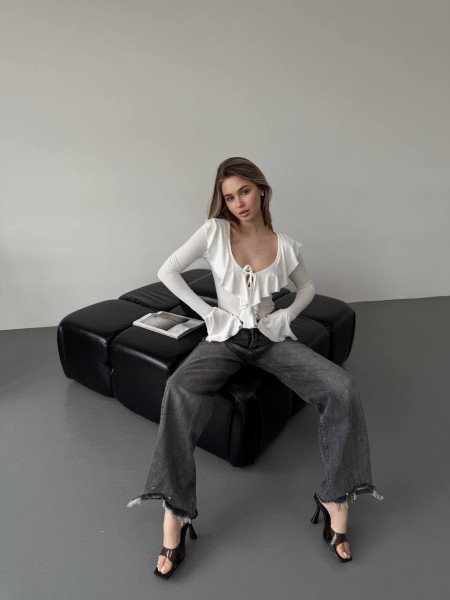 Жіночий бодi з воланами на зав'язках молочного кольору 32055