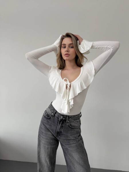 Жіночий бодi з воланами на зав'язках молочного кольору 32055