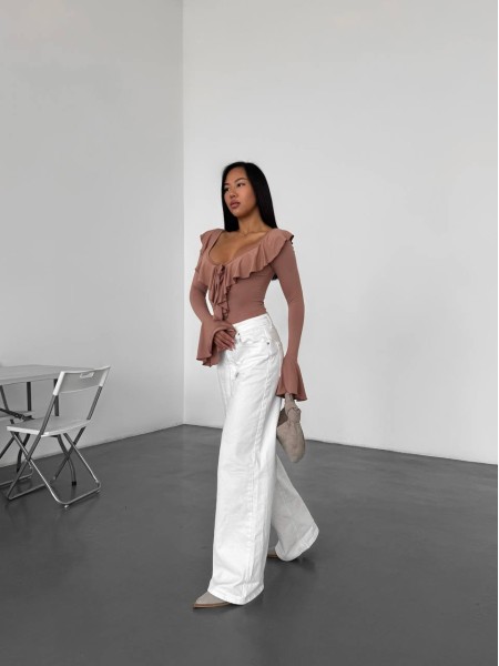 Жіночий бодi з воланами на зав'язках бежевого кольору 32056