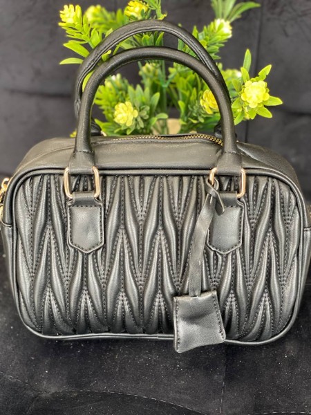 Маленька жіноча сумка із жатої еко-шкіри чорного кольору 32057