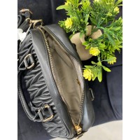 Маленька жіноча сумка із жатої еко-шкіри чорного кольору 32057