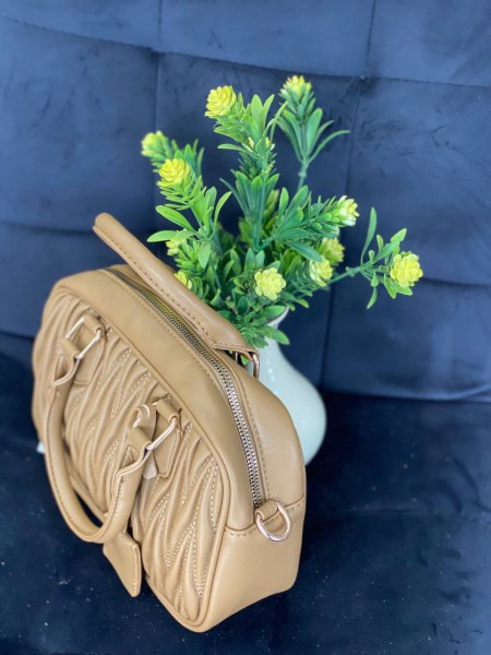 Маленька жіноча сумка із жатої еко-шкіри кавового кольору 32058