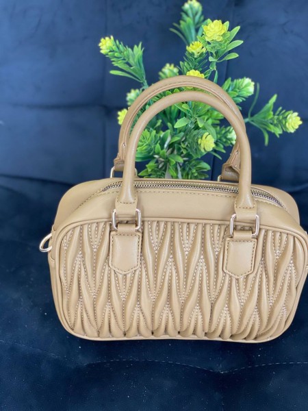 Маленька жіноча сумка із жатої еко-шкіри кавового кольору 32058