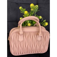 Маленька жіноча сумка із жатої еко-шкіри пудрового кольору 32059