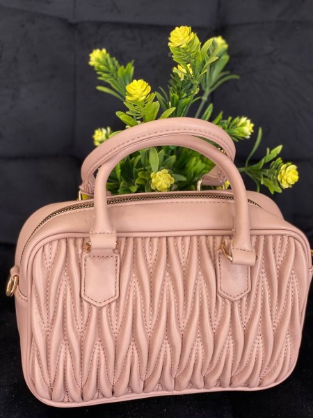 Маленька жіноча сумка із жатої еко-шкіри пудрового кольору 32059