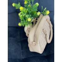 Маленька жіноча сумка із жатої еко-шкіри бежевого кольору 32060