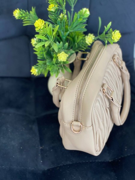 Маленька жіноча сумка із жатої еко-шкіри бежевого кольору 32060
