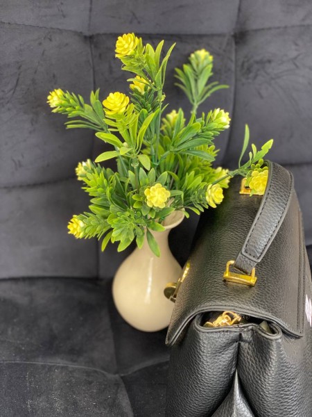 Маленька жіноча сумка з пористої еко-шкіри чорного кольору 32062