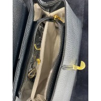 Маленька жіноча сумка з пористої еко-шкіри чорного кольору 32062