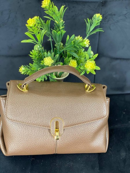 Маленька жіноча сумка з пористої еко-шкіри кавового кольору 32063