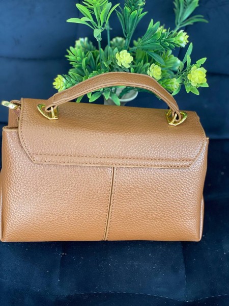 Маленька жіноча сумка з пористої еко-шкіри коричневого кольору 32064