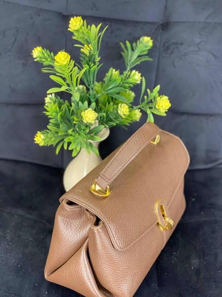 Маленька жіноча сумка з пористої еко-шкіри коричневого кольору 32064