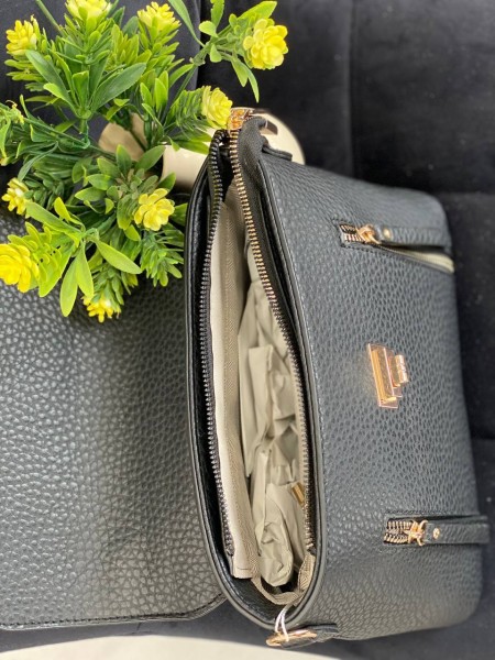 Жіноча сумка-портфель з пористої еко-шкіри чорного кольору 32066