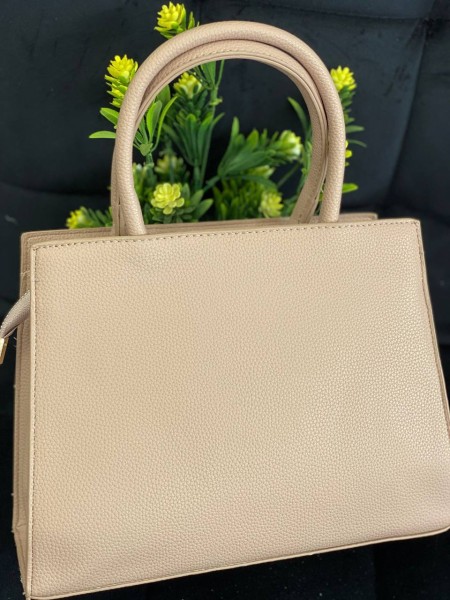 Жіноча дiлова сумка з пористої еко-шкіри бежевого кольору 32070