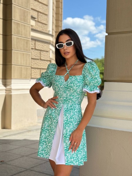Коротка сукня з розрізом зеленого кольору 32094