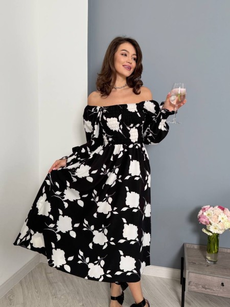 Легка сукня максi з відкритими плечима в квiтку чорного кольору 32104
