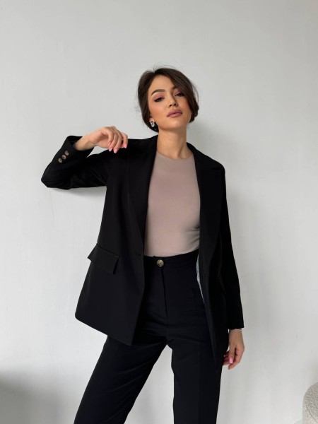 Жіночий класичний костюм чорного кольору 32110