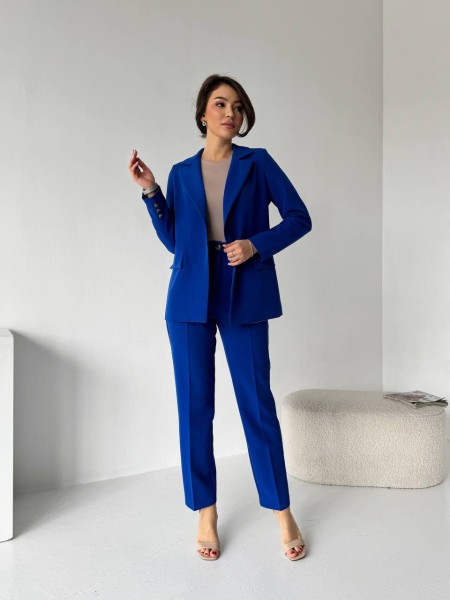 Жіночий класичний костюм синього кольору 32113