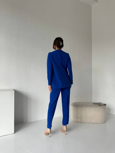 Жіночий класичний костюм синього кольору 32113