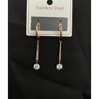 Серьги подвески с камушками английский замок золотого цвета 32120