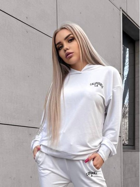 Женский спортивный костюм молочного цвета 32140