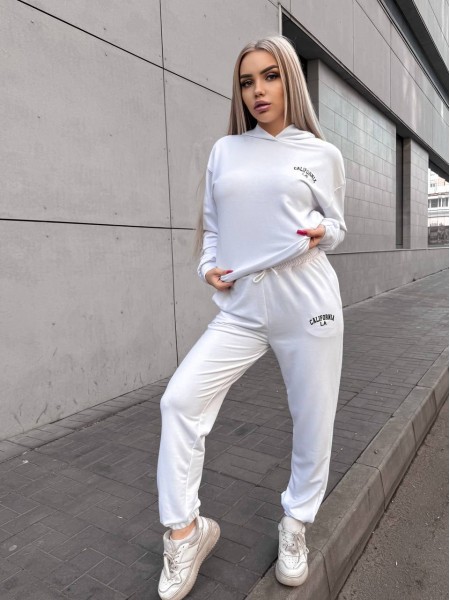 Женский спортивный костюм молочного цвета 32140