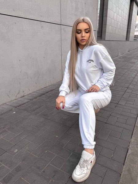 Женский спортивный костюм молочного цвета 32140