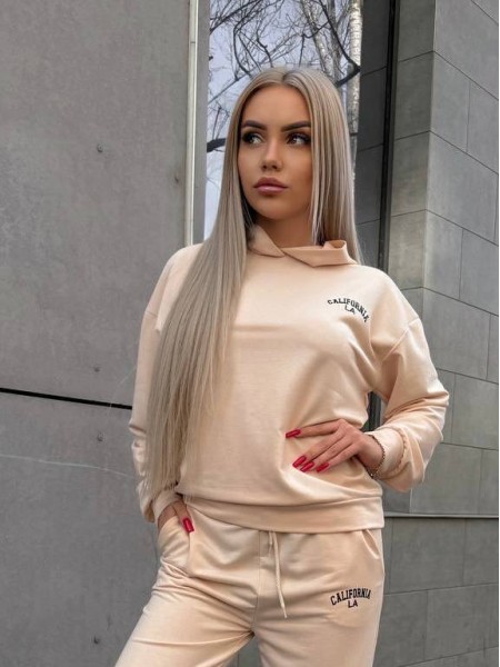 Жіночий спортивний костюм бежевого кольору 32141