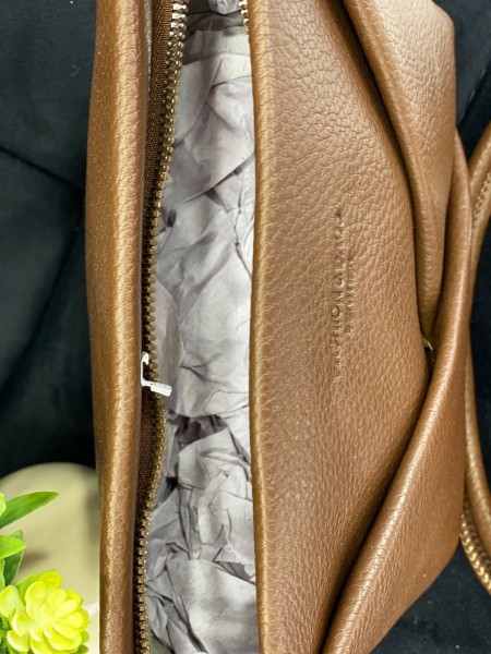 Жіноча сумка з пористої еко-шкіри кавового кольору 32151