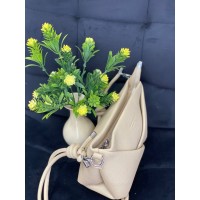 Жіноча сумка з пористої еко-шкіри бежевого кольору 32152