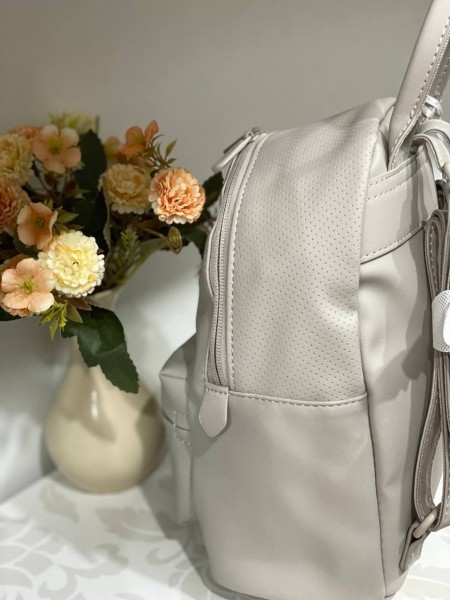 Жіночий базовий рюкзак із еко-шкіри молочного кольору 32159