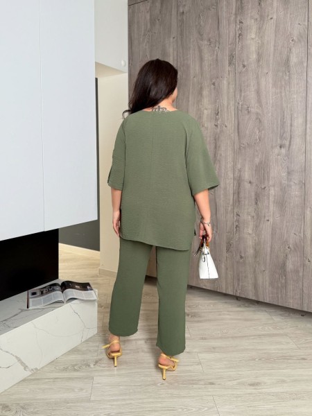 Легкий брючний костюм фiсташкового кольору 32177