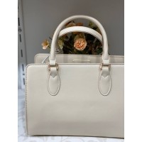 Жіноча базова сумка для роботи з еко-шкіри молочного кольору 32196