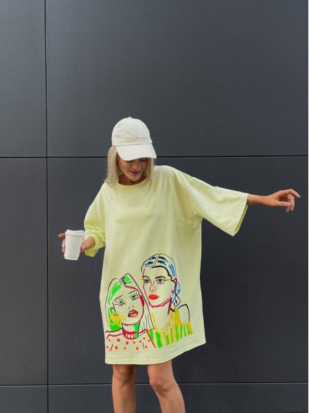 Хлопковое платье-футболка с рисунком желтого цвета 32213