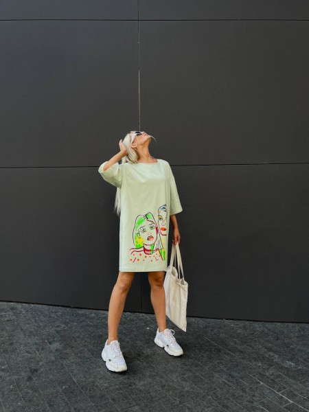Хлопковое платье-футболка с рисунком фисташкового цвета 32214