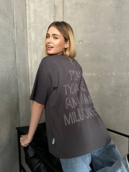 Стильна футболка з написом на спині зі страз графiтового кольору 32219