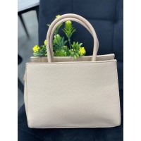 Женская  классическая сумка из эко-кожи молочного цвета 32237