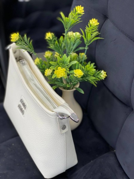 Жіноча сумка через плече із еко-шкіри бiлого кольору 32244