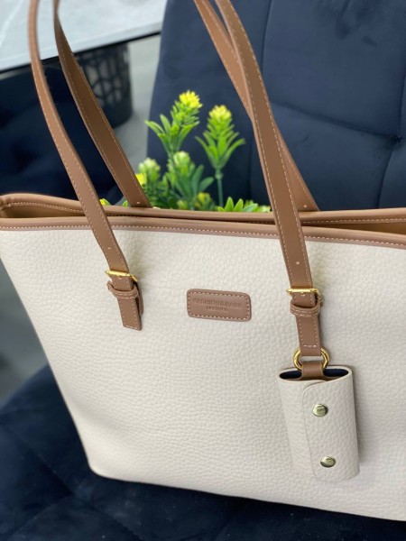 Жіноча базова сумка з еко-шкіри молочного кольору 32248