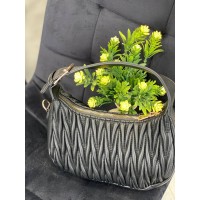 Жіноча сумка-багет із жатої еко-шкіри чорного кольору 32250