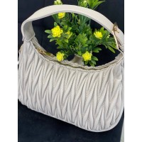 Жіноча сумка-багет із жатої еко-шкіри сiрого кольору 32251